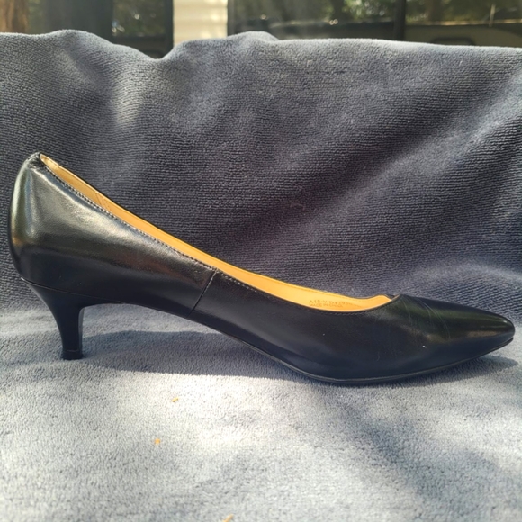 Cole Haan leather kitten heel flat 9B - Picture 9 of 10